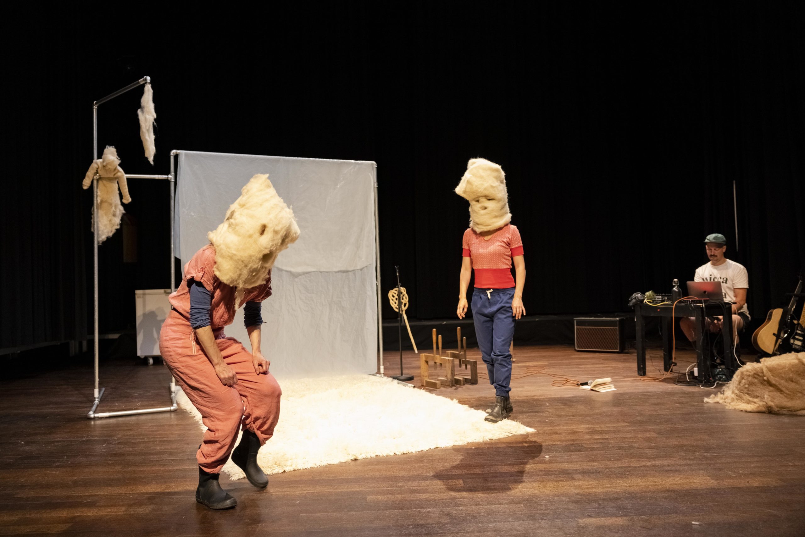 Aufführung von "Die Infantin trägt den Scheitel links" von Helena Adler