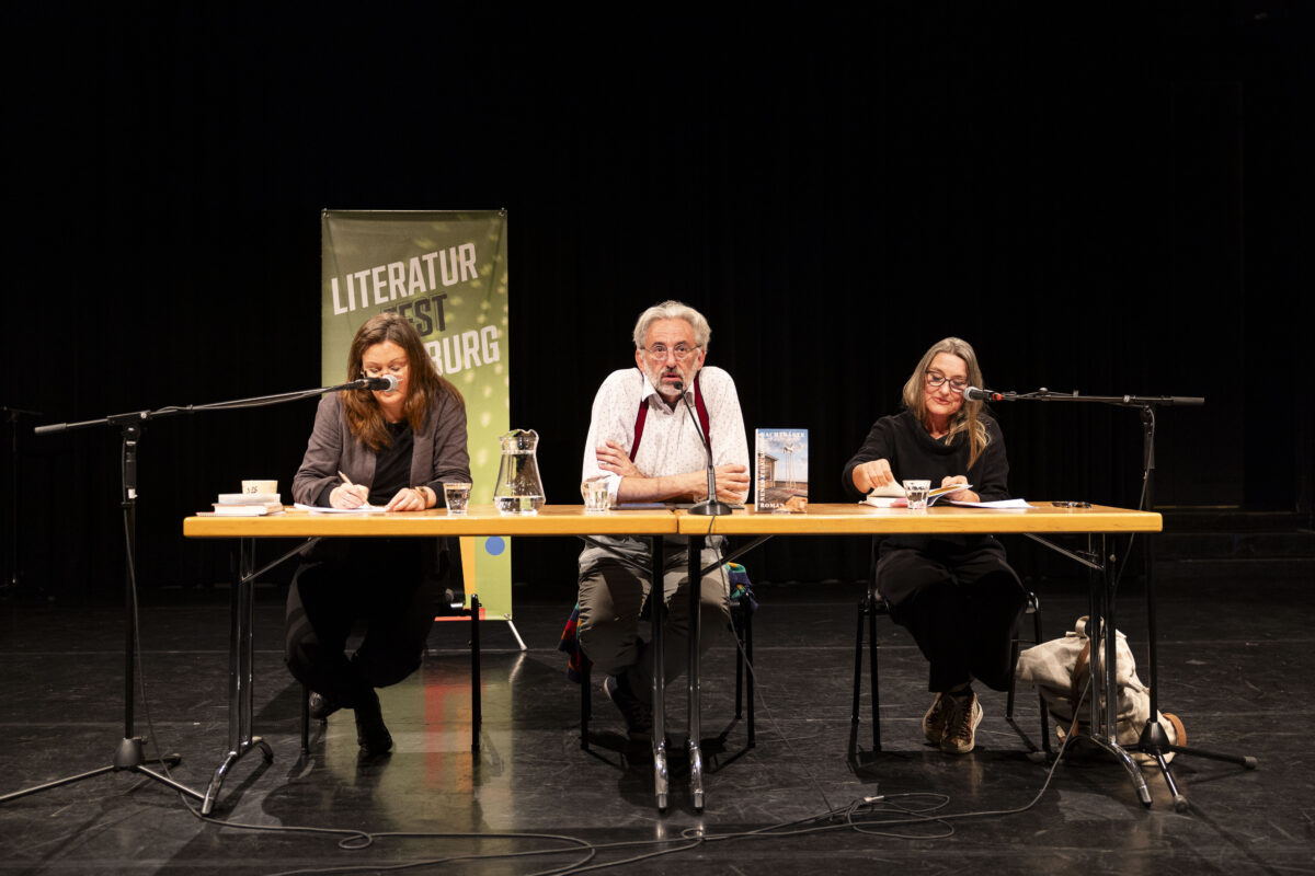 Übersetzerin Mascha Dabić, Autor Nenad Veličković und Moderation Petra Nagenkögel