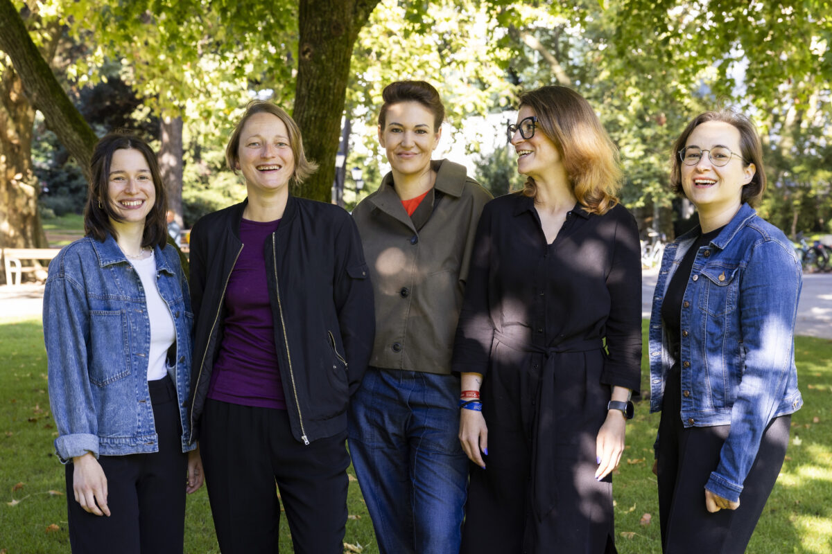 gesamtes Team des Literaturfests: Eva Auzinger, Felicitas Biller, Birgit Birnbacher, Carmen Schwarz, Nadine Samija (v.l.n.r.)