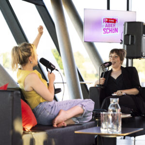 Sophie und Katja beim Livepodcast
